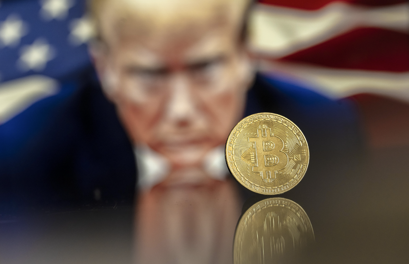 Bitcoin knalt door het dak, digitale munt nu meer dan 120.000 dollar waard  | PowNed