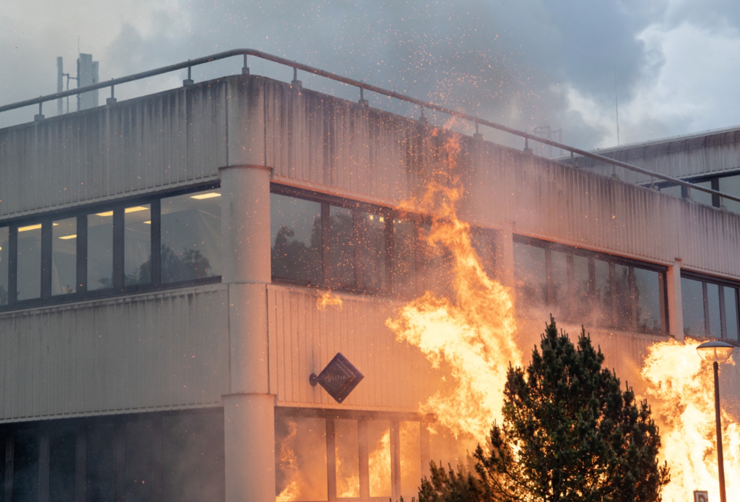 Anti-azc-protest Loosdrecht loopt uit de klauwen, politici boos