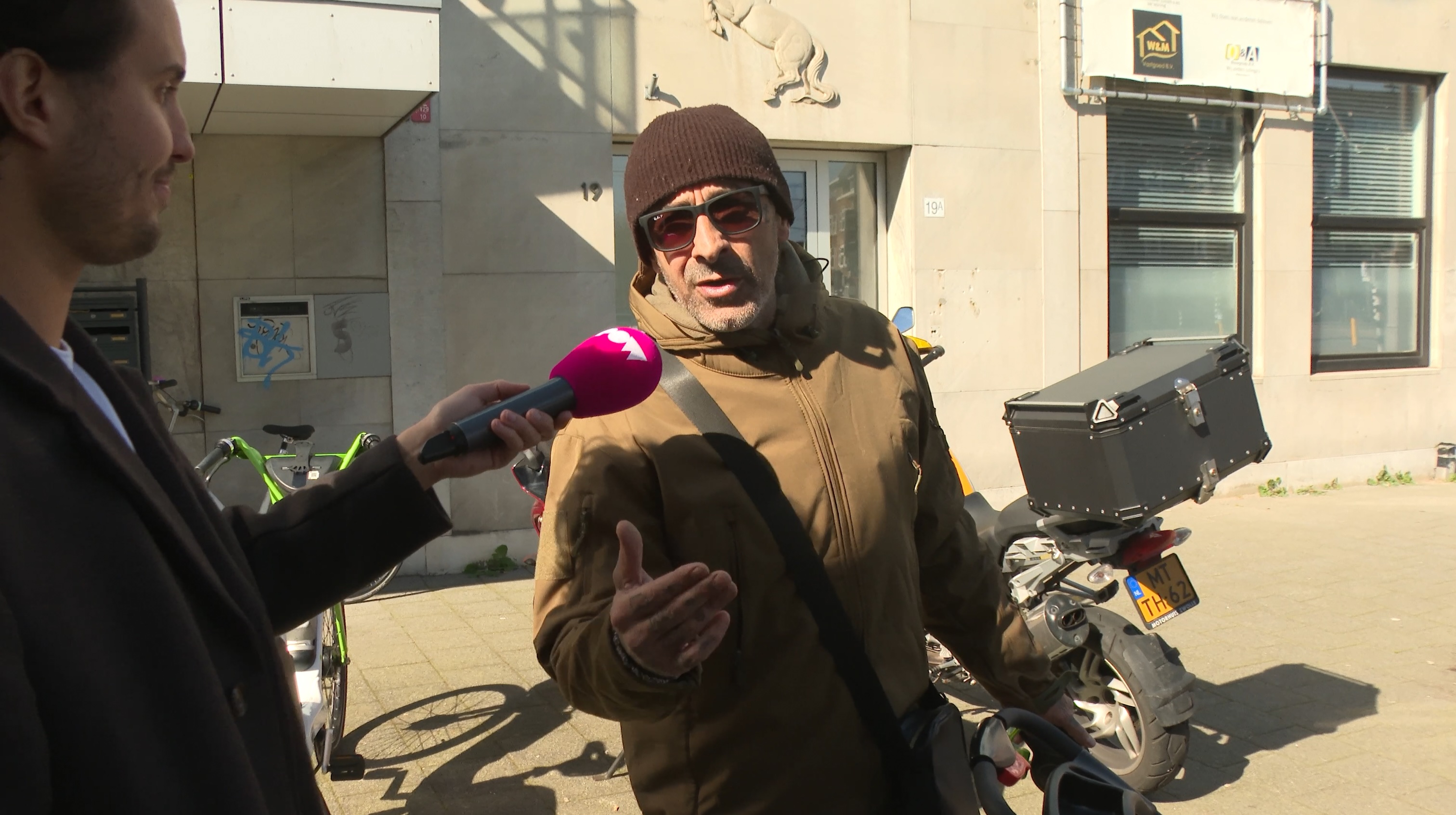 Verkiezingsdag in Charlois: ‘Krijg lekker de t*fus!’