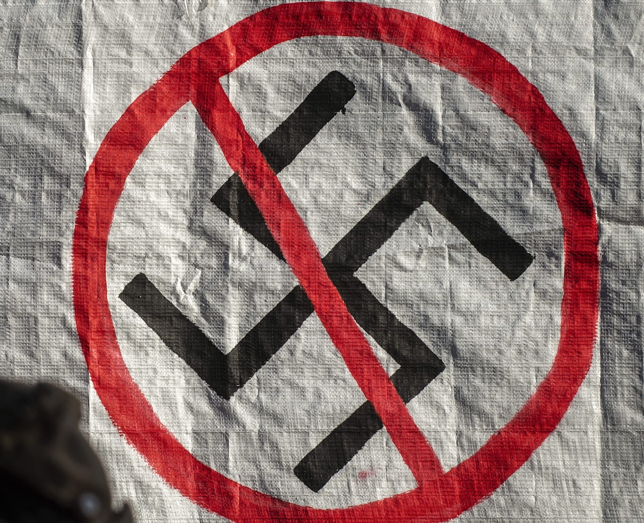 Bizar: Westerbork schrikt van heftige nazi-graffiti in het dorp