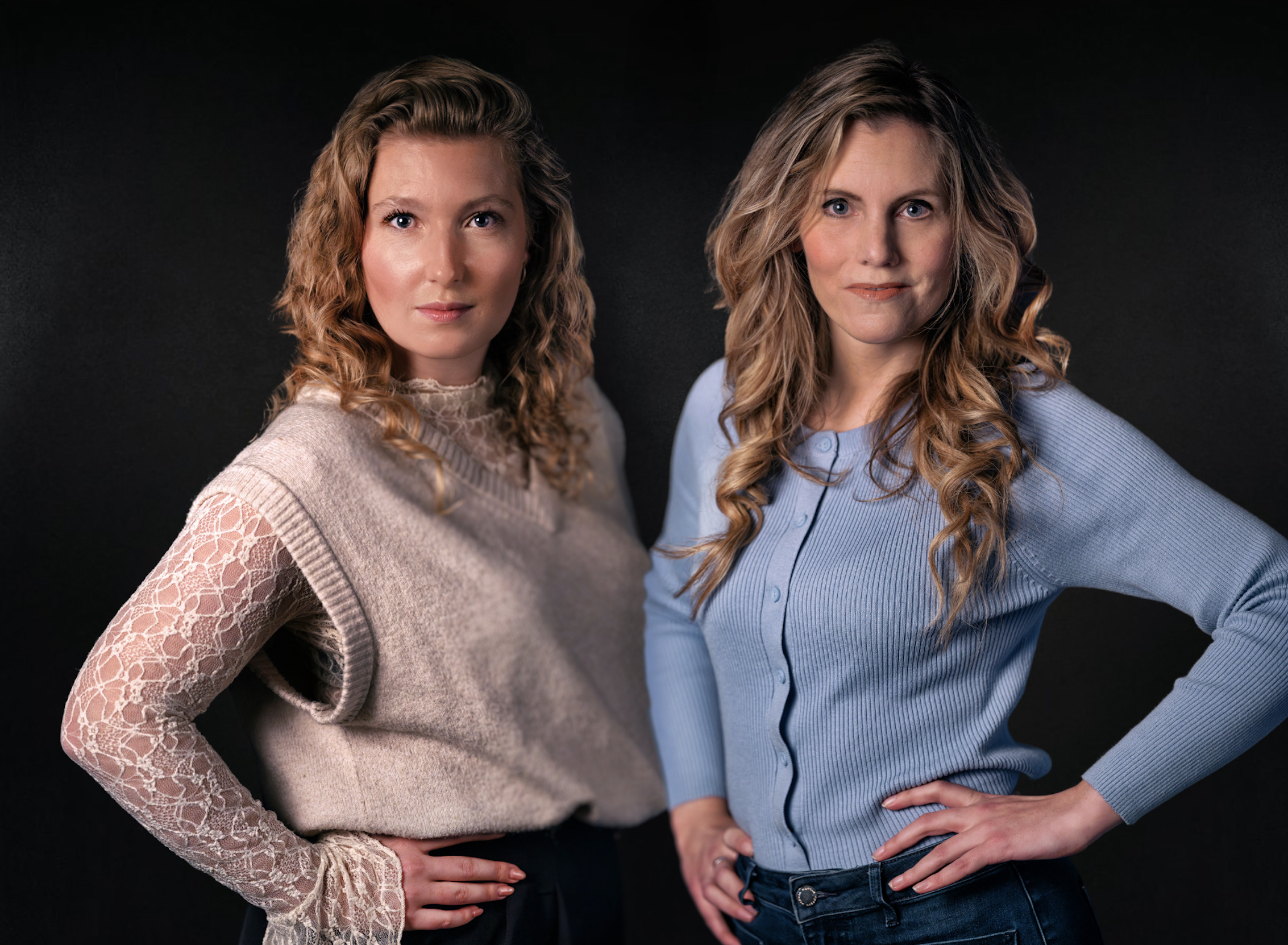 Noa van Oostrom en Maaike Timmerman van de Podcast: Promes Bal of Bajes, PowNed, Het Misdaadbureau