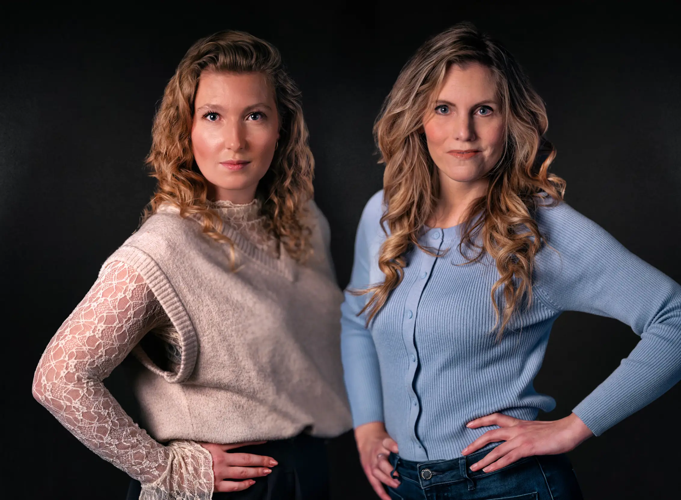 Noa van Oostrom en Maaike Timmerman van de Podcast: Promes Bal of Bajes, PowNed, Het Misdaadbureau