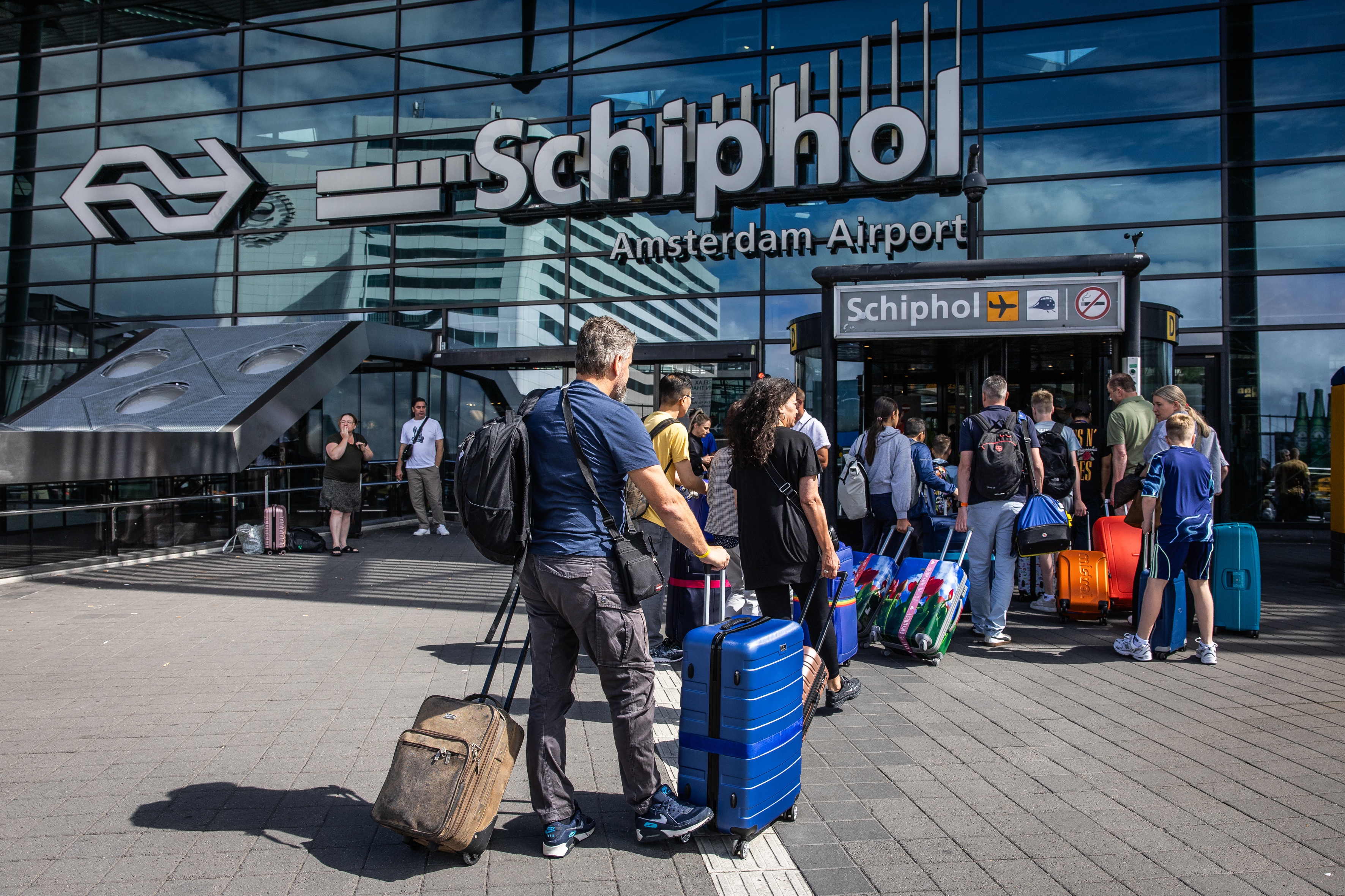 Mooi k*t! Vakbonden dreigen met acties beveiligers op Schiphol