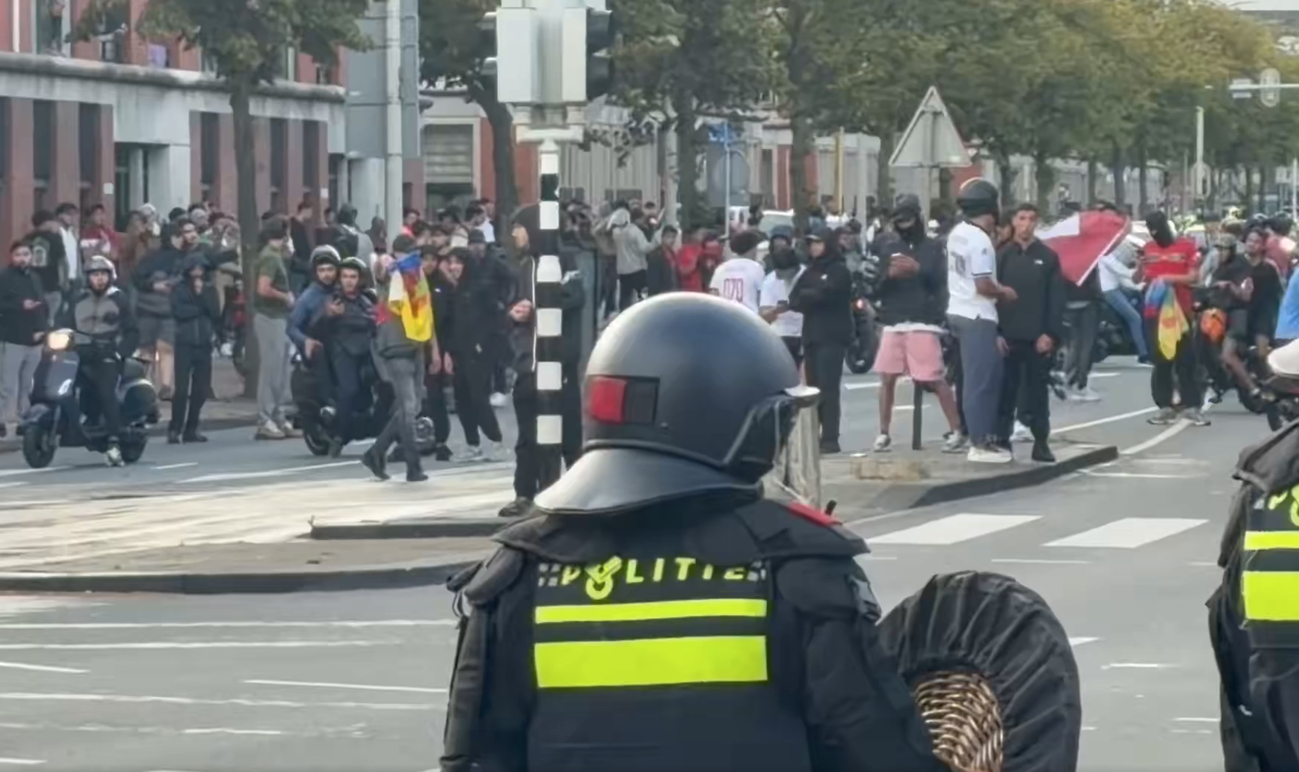 ME grijpt in na rellen in Schilderswijk
