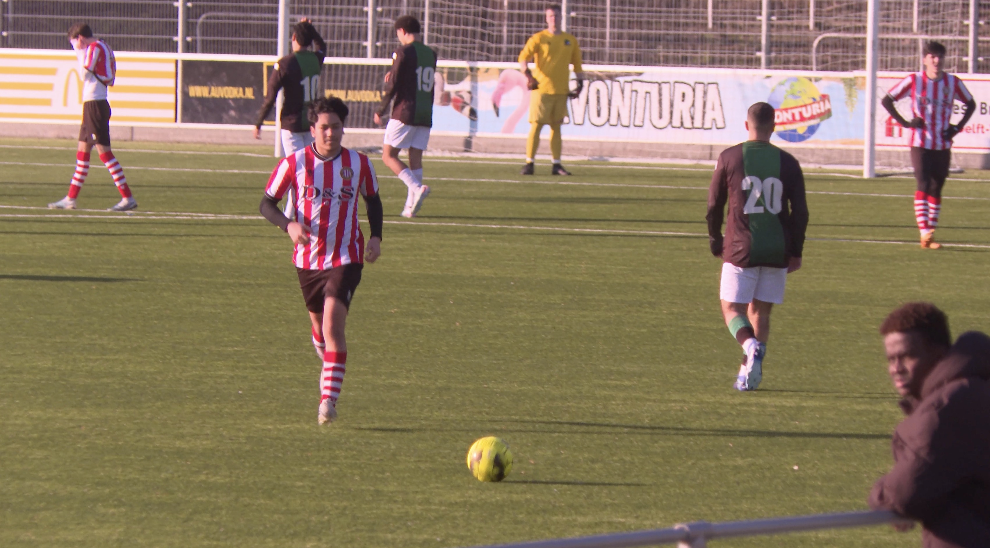Delft bouwt azc op veld voetbalclub