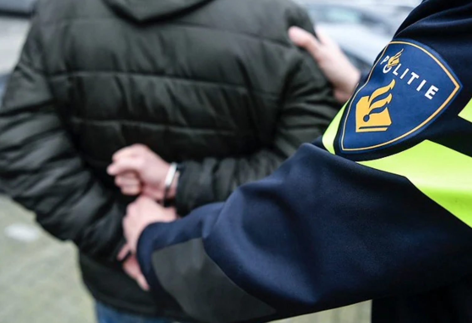 Heftig! Politie beschoten vanuit woning Vierlingsbeek, bewoner opgepakt