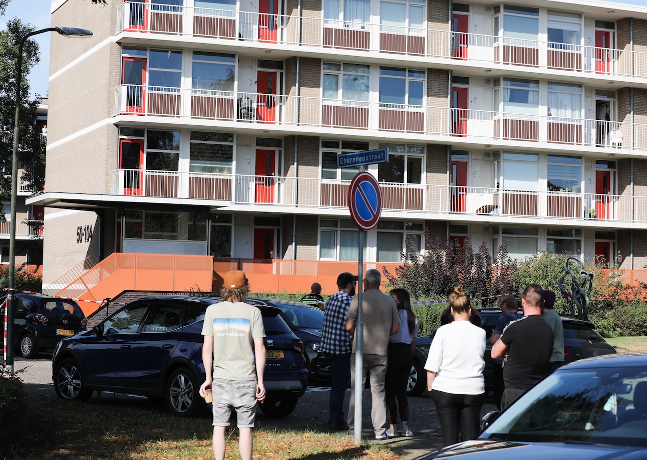 Mogelijk drugslab ontdekt in Apeldoorn, HONDERD woningen ontruimd