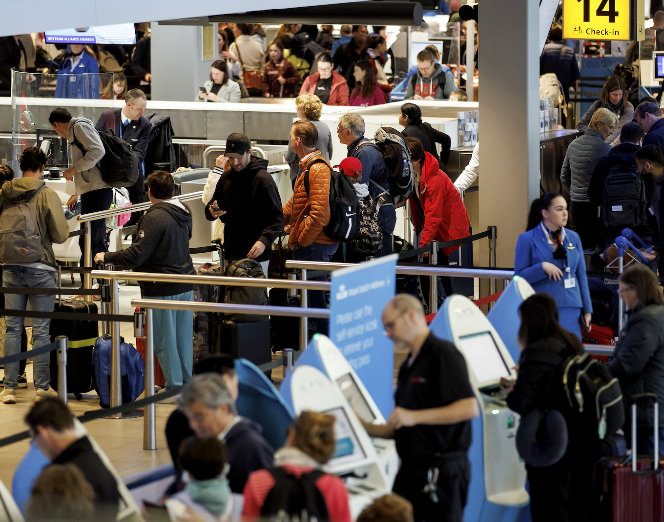FNV opent meldpunt om recente chaos bij Schiphol-beveiliging