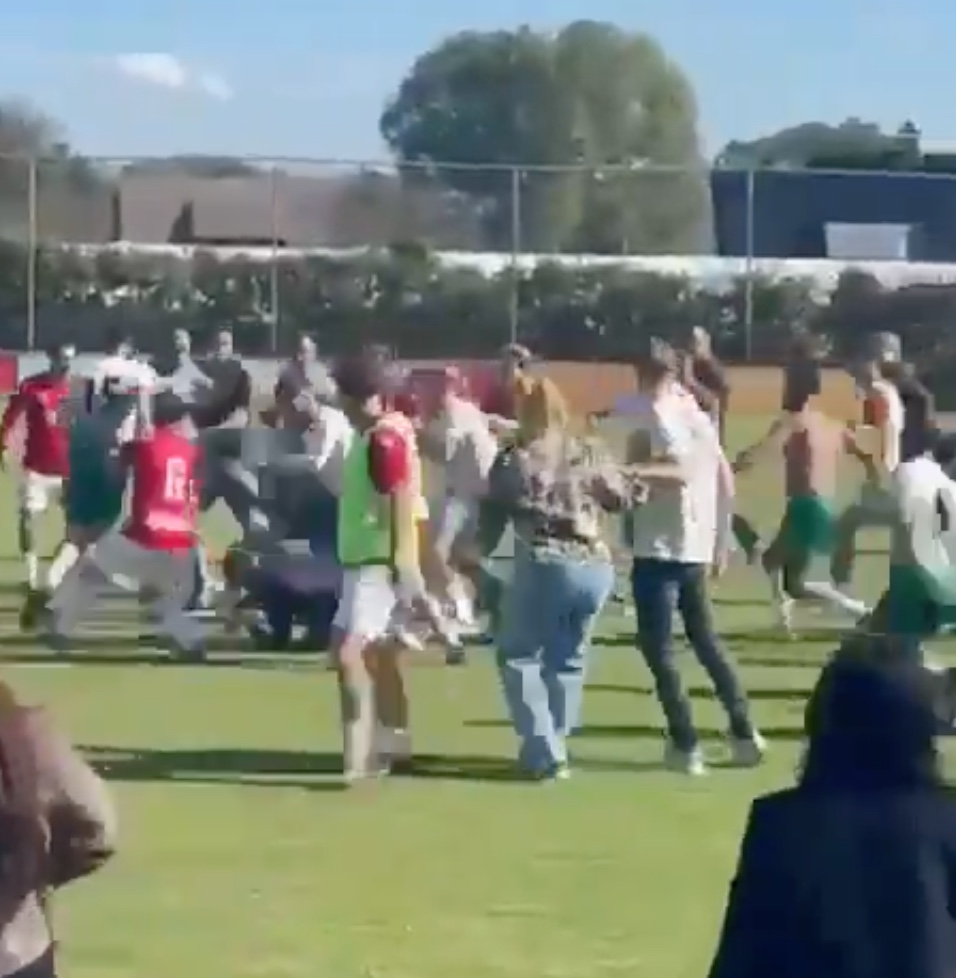 Potje voetbal in Sint Willebrord loopt uit de hand: massale knokpartij na ruzie op veld