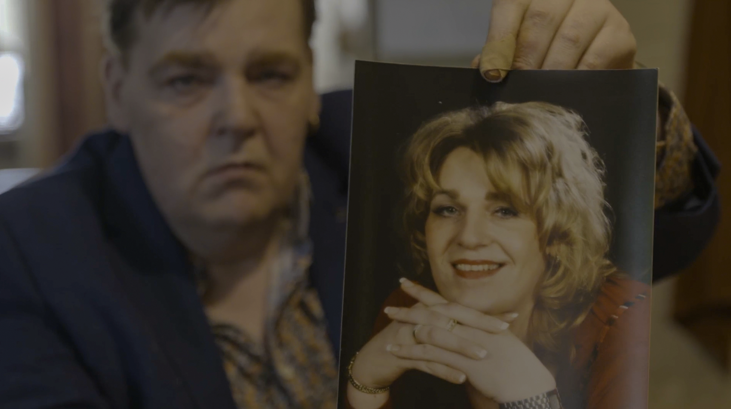 ‘PowNed of View: Transitiespijt’ gaat documentairemaker Vera Verzijl in gesprek met mensen die een gendertransitie hebben doorgemaakt, maar daarna besloten om terug te keren naar hun oorspronkelijke geslacht.